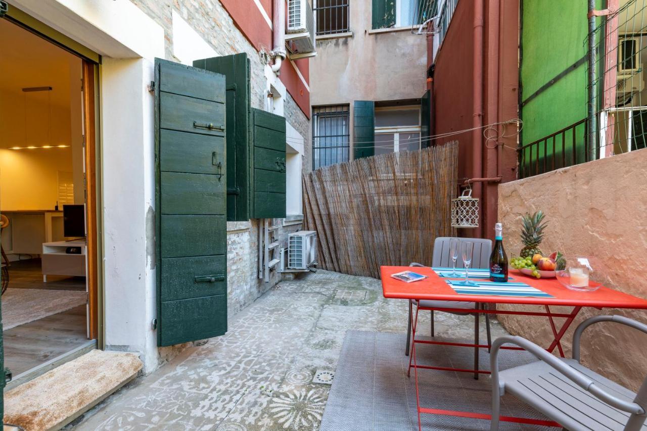 Snug Apartment With Private Courtyard M0270422677 Venice Exterior photo
